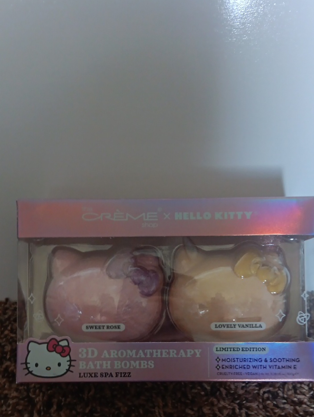 Crème x Hello Kitty 3D Aromatherapy Bath Bomb Duo - Pink & Cream New